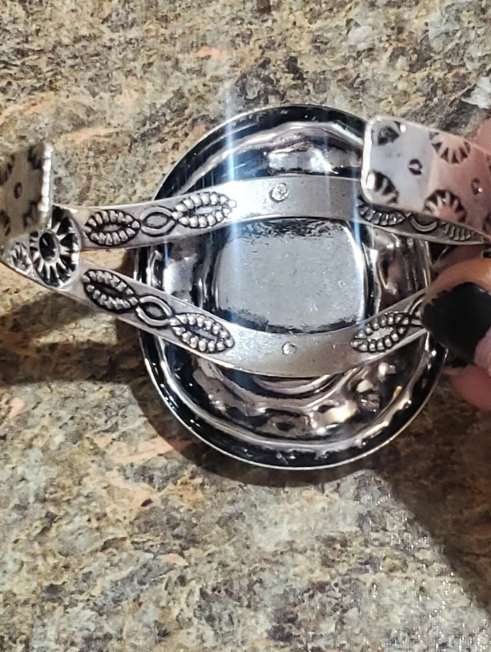 VINTAGE METAL SILVER TONE CUFF BRACELET. TURQUISE COLOR STONE. Handmade